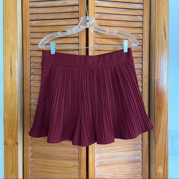NEW Zara Red & Black High Waisted Pleated Shorts - Picture 6 of 9
